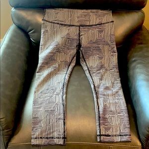 Lululemon Leggings Size 6, geometric pattern